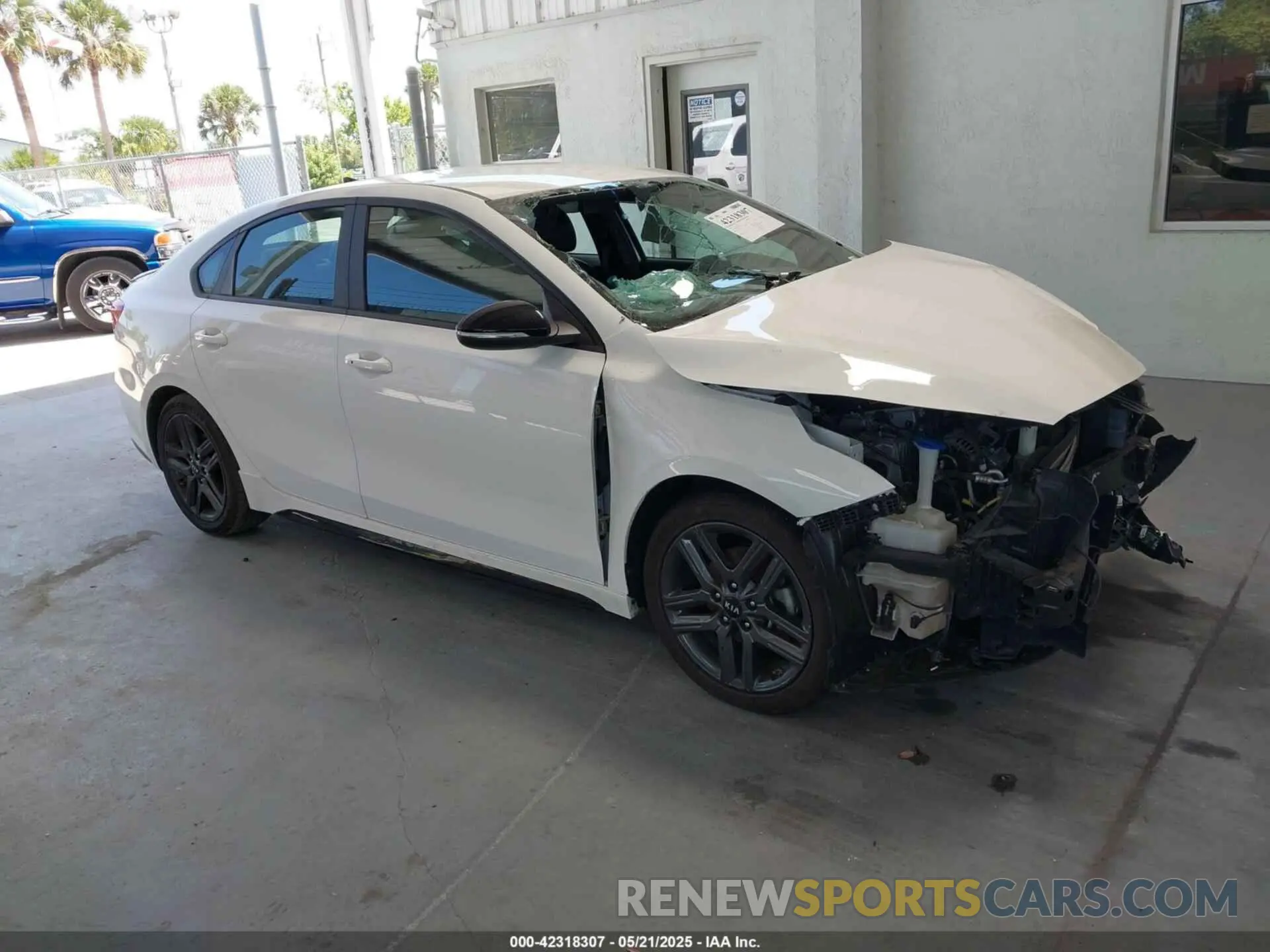 1 Photograph of a damaged car 3KPF34AD3LE213966 KIA FORTE 2020