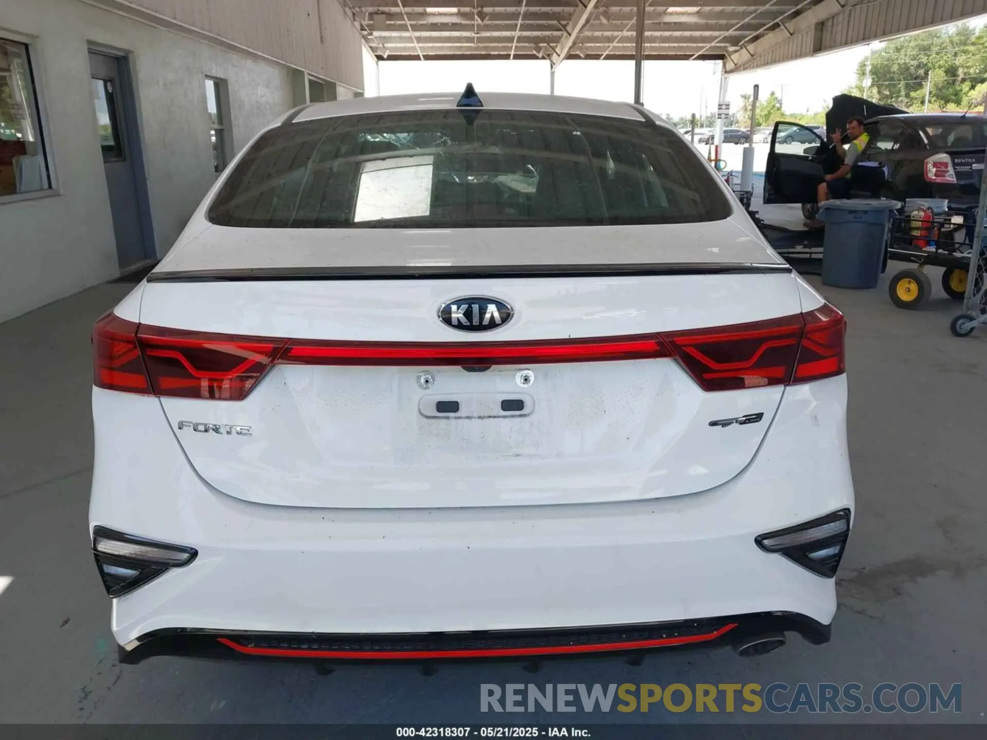 17 Photograph of a damaged car 3KPF34AD3LE213966 KIA FORTE 2020