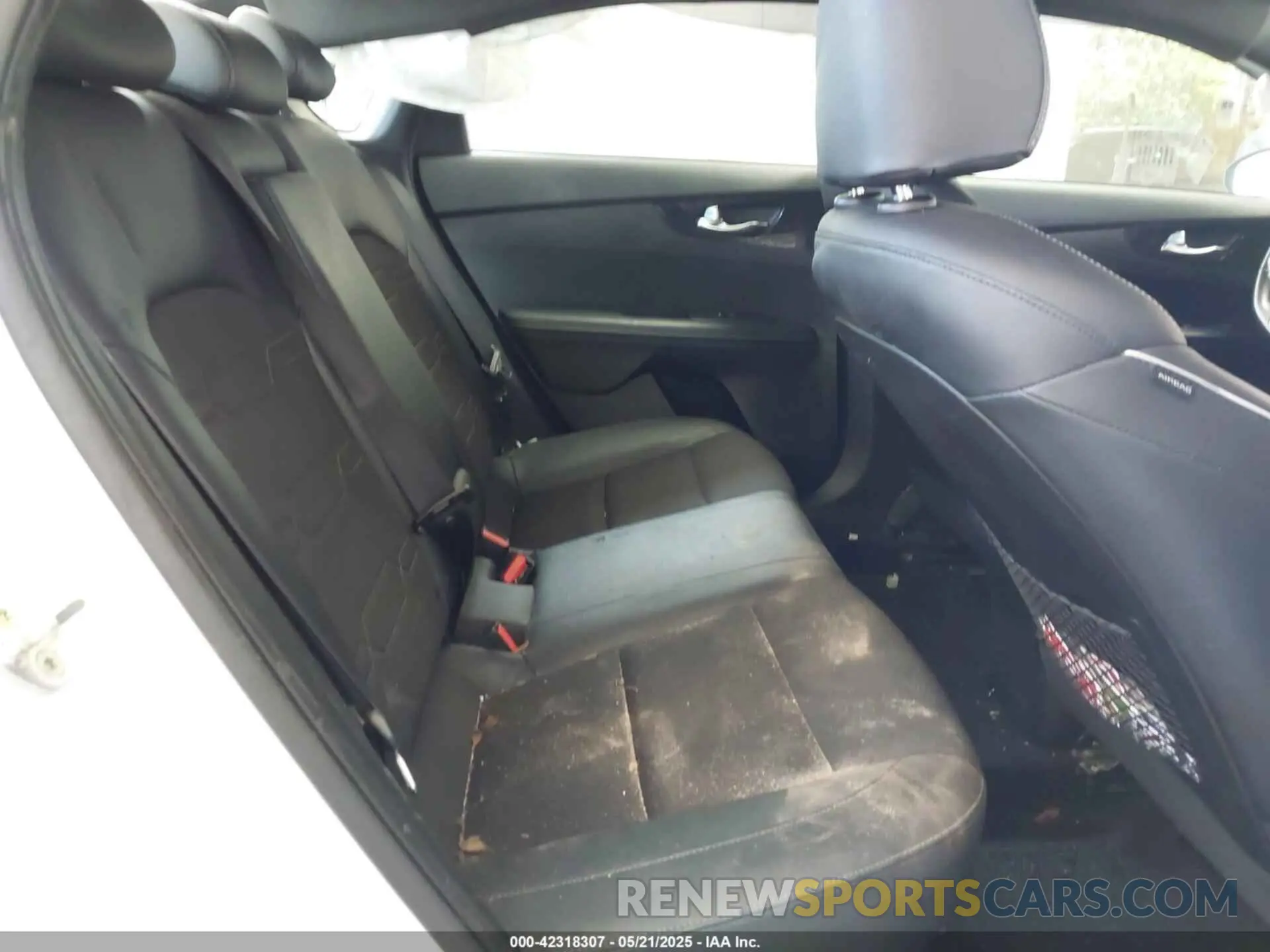 8 Photograph of a damaged car 3KPF34AD3LE213966 KIA FORTE 2020