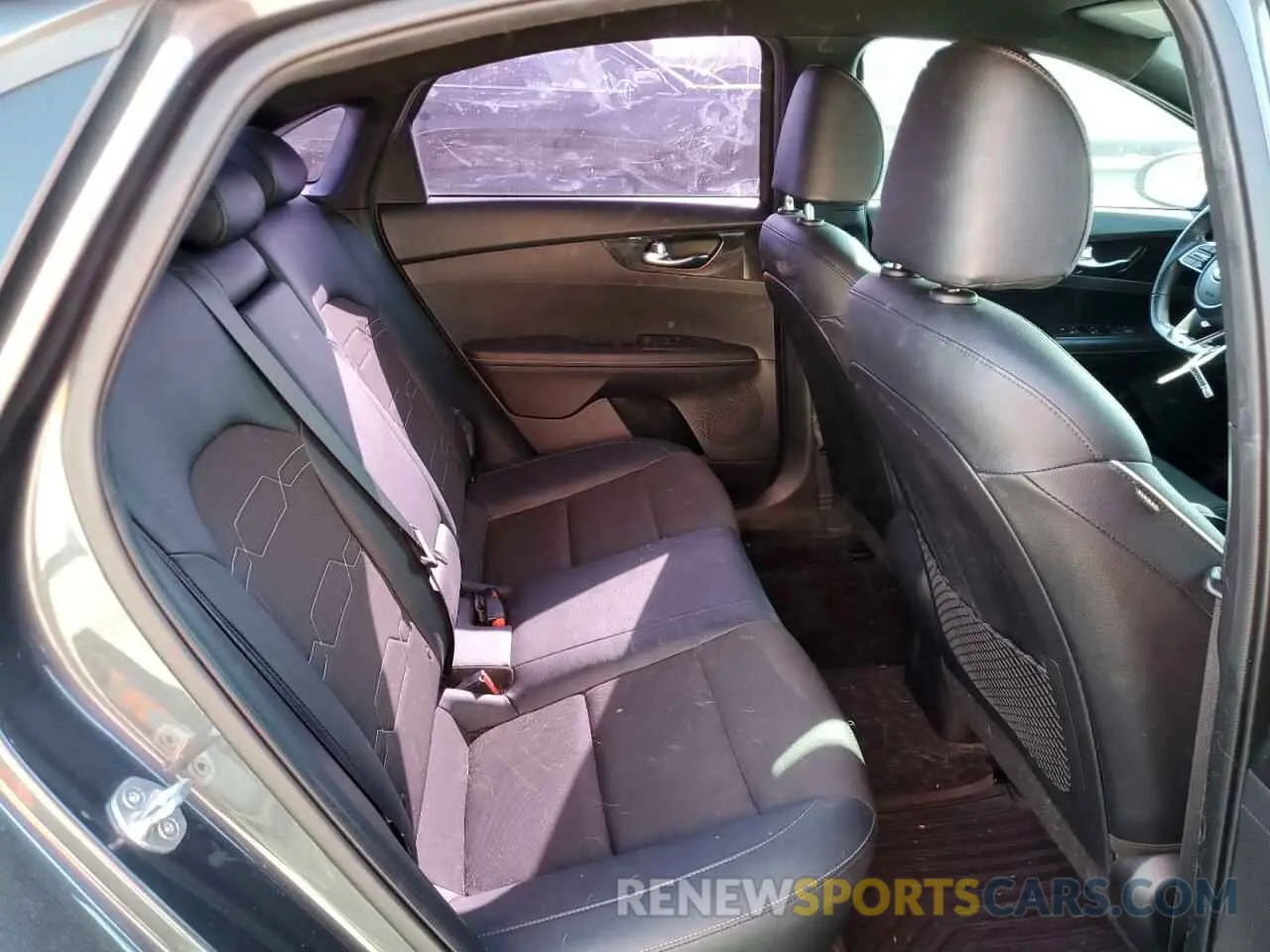 10 Фотография поврежденного автомобиля 3KPF34AD3LE255263 KIA FORTE 2020