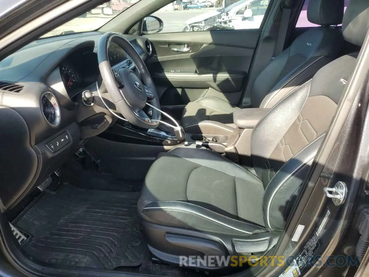 7 Фотография поврежденного автомобиля 3KPF34AD3LE255263 KIA FORTE 2020