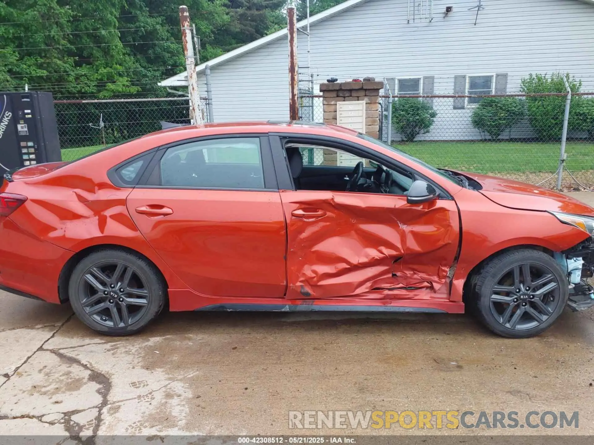 14 Photograph of a damaged car 3KPF34AD3LE260009 KIA FORTE 2020