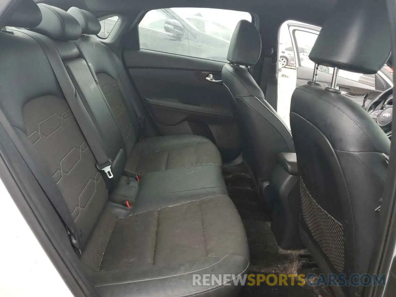 10 Фотография поврежденного автомобиля 3KPF34AD5LE200104 KIA FORTE 2020