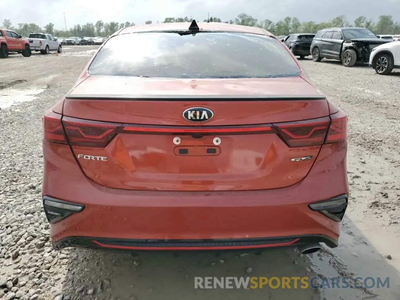6 Photograph of a damaged car 3KPF34AD5LE239615 KIA FORTE 2020