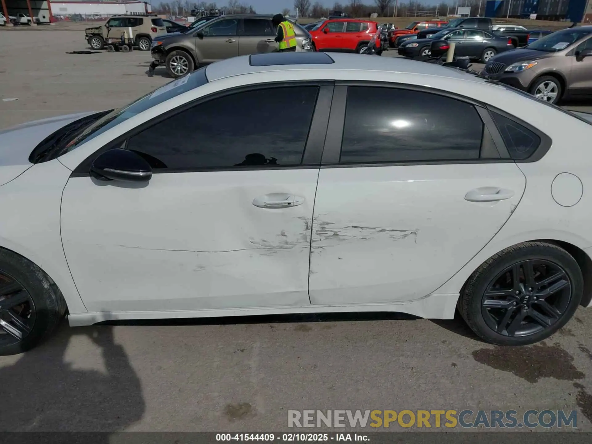 6 Photograph of a damaged car 3KPF34AD5LE244359 KIA FORTE 2020