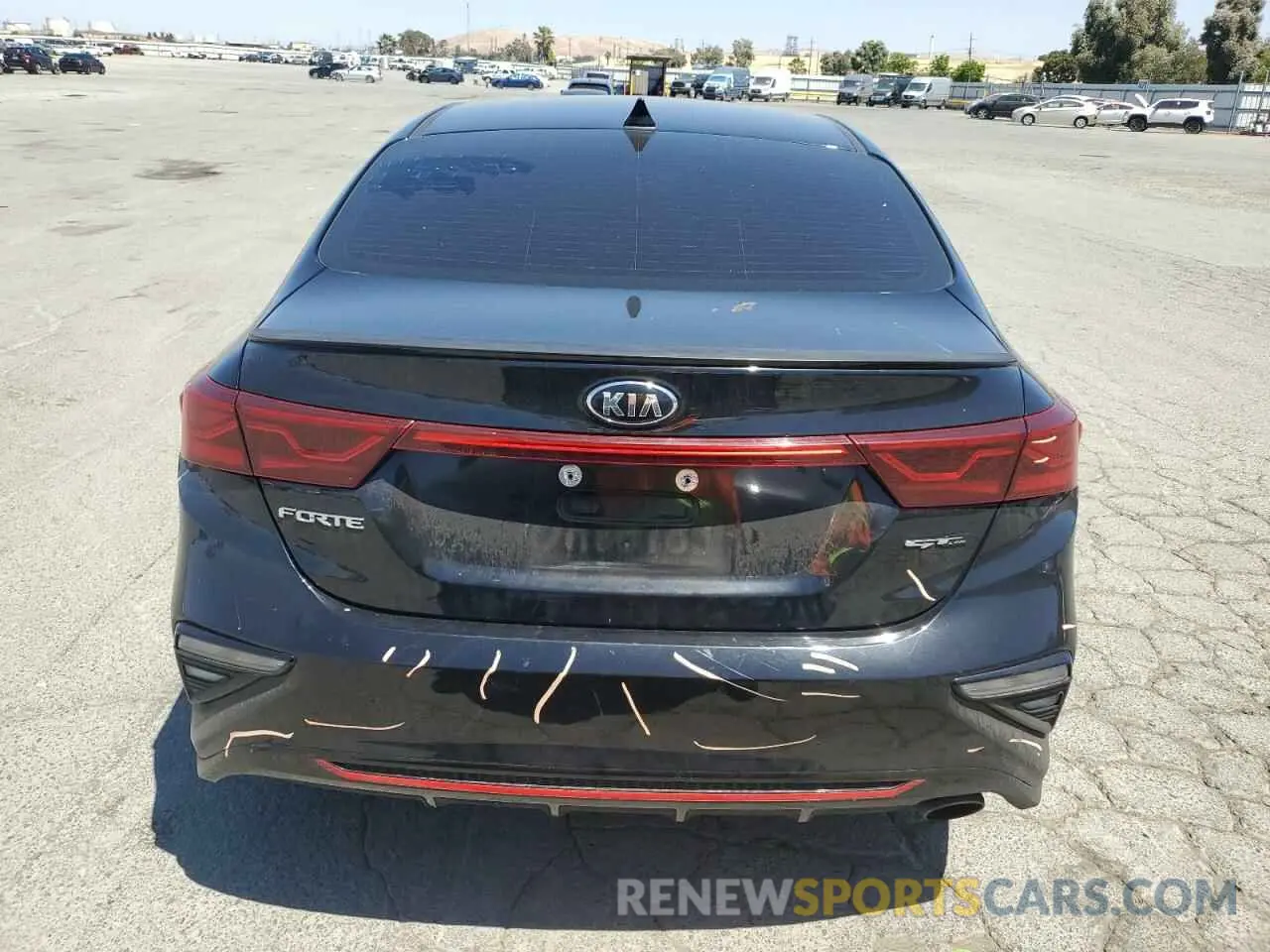 6 Photograph of a damaged car 3KPF34AD6LE230518 KIA FORTE 2020