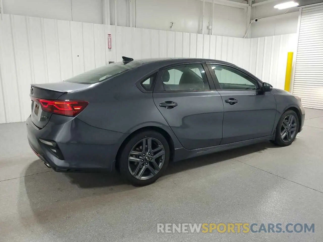 3 Photograph of a damaged car 3KPF34AD7LE181359 KIA FORTE 2020