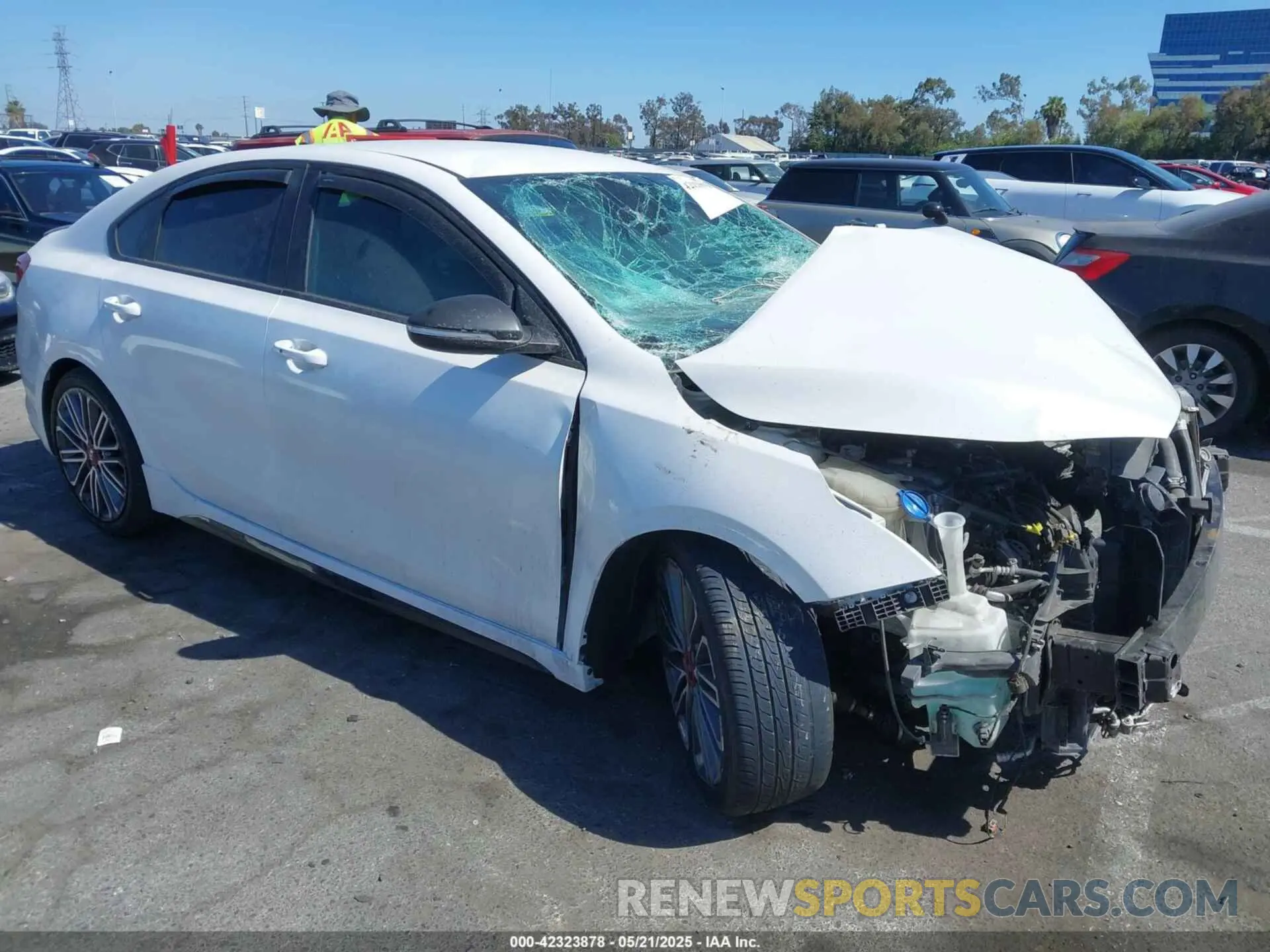 1 Photograph of a damaged car 3KPF44AC1LE158745 KIA FORTE 2020