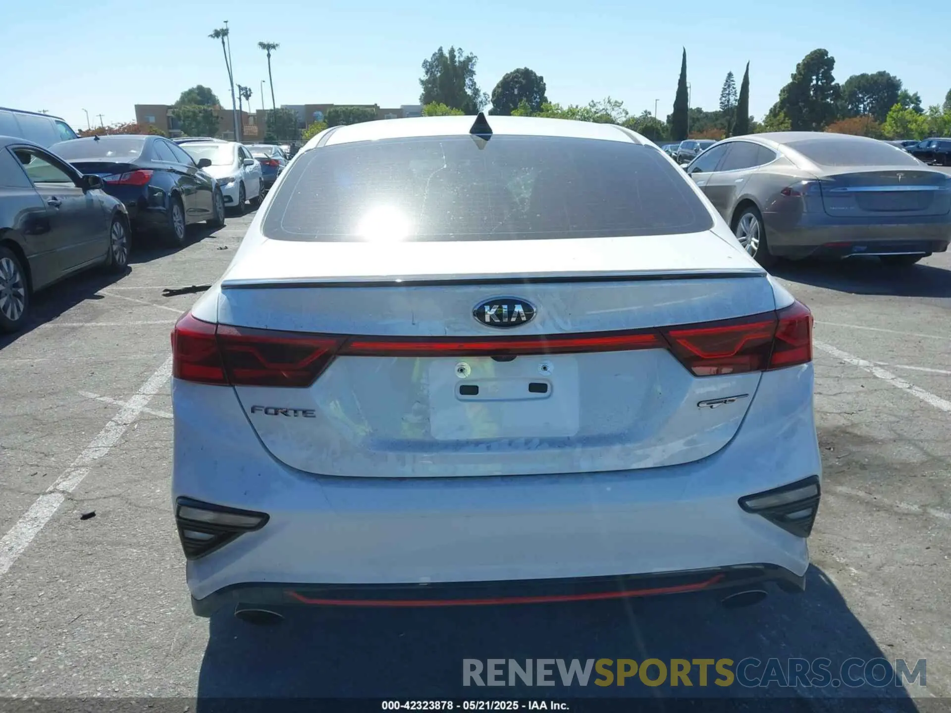 16 Photograph of a damaged car 3KPF44AC1LE158745 KIA FORTE 2020