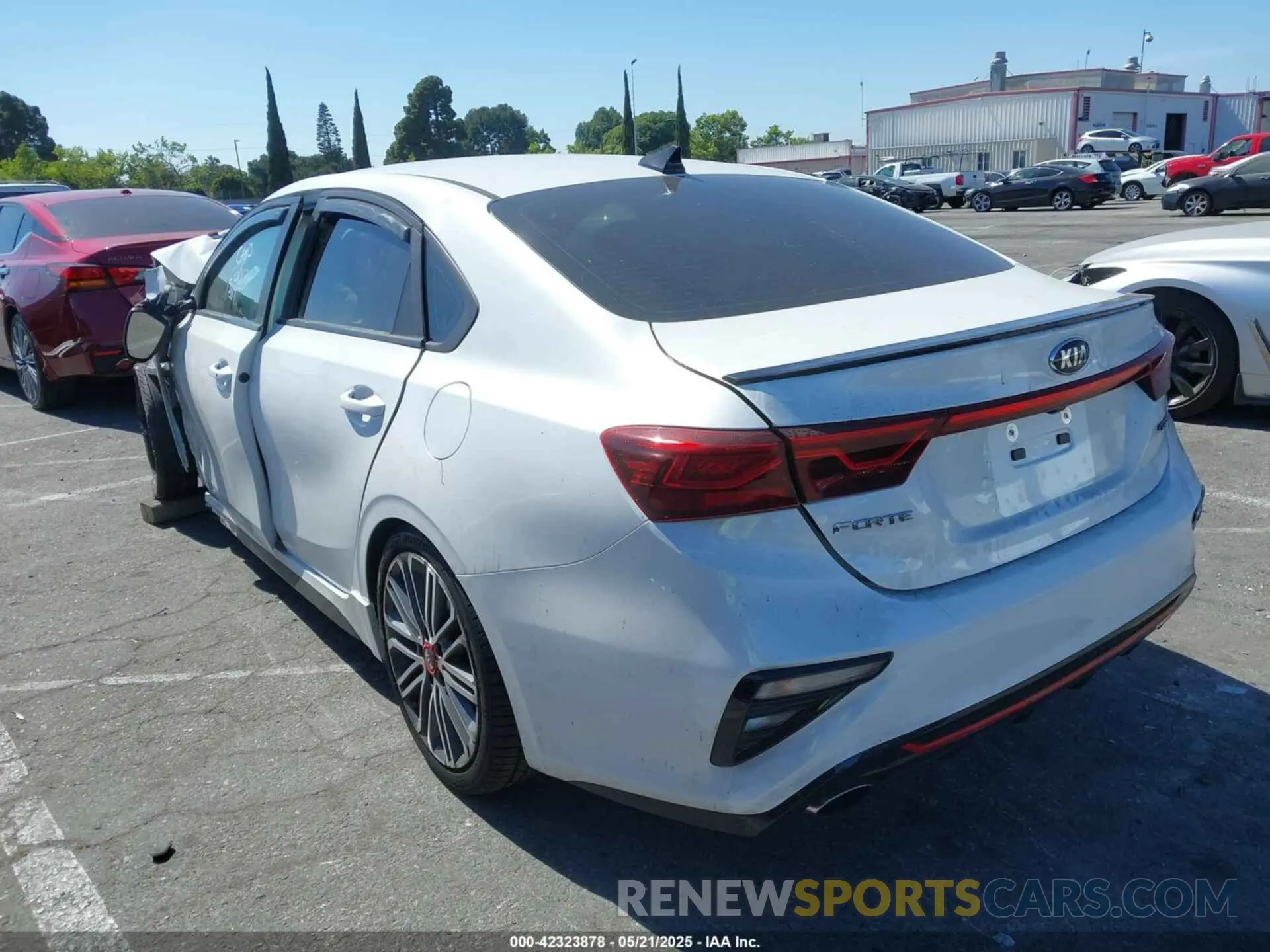 3 Photograph of a damaged car 3KPF44AC1LE158745 KIA FORTE 2020