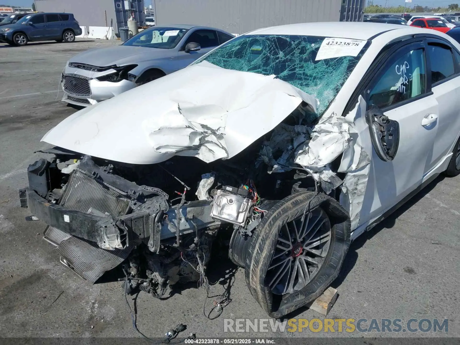 6 Photograph of a damaged car 3KPF44AC1LE158745 KIA FORTE 2020