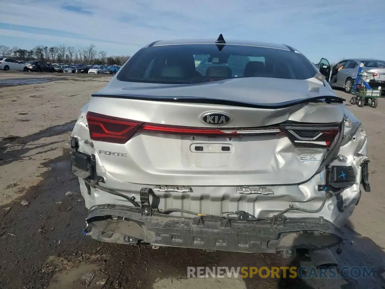 6 Фотография поврежденного автомобиля 3KPF54AD0LE211411 KIA FORTE 2020