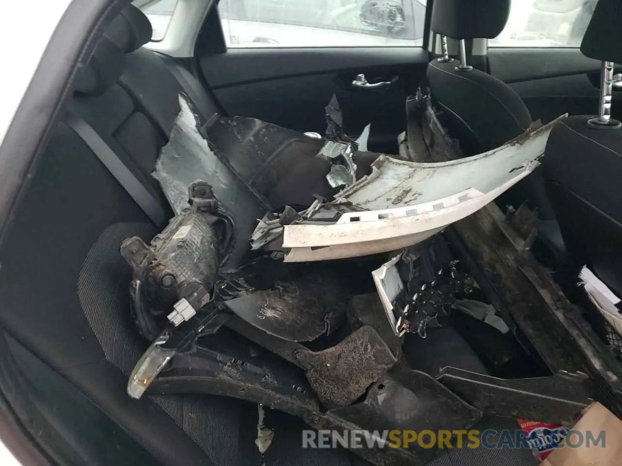 10 Photograph of a damaged car 3KPF54AD0LE227995 KIA FORTE 2020