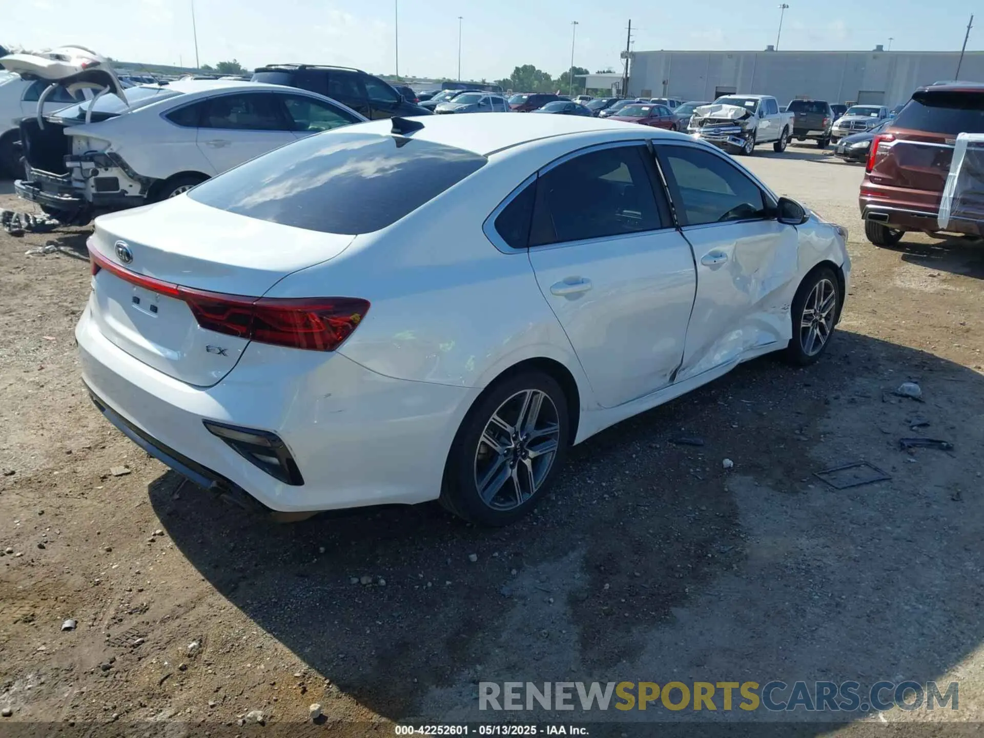4 Фотография поврежденного автомобиля 3KPF54AD0LE244828 KIA FORTE 2020