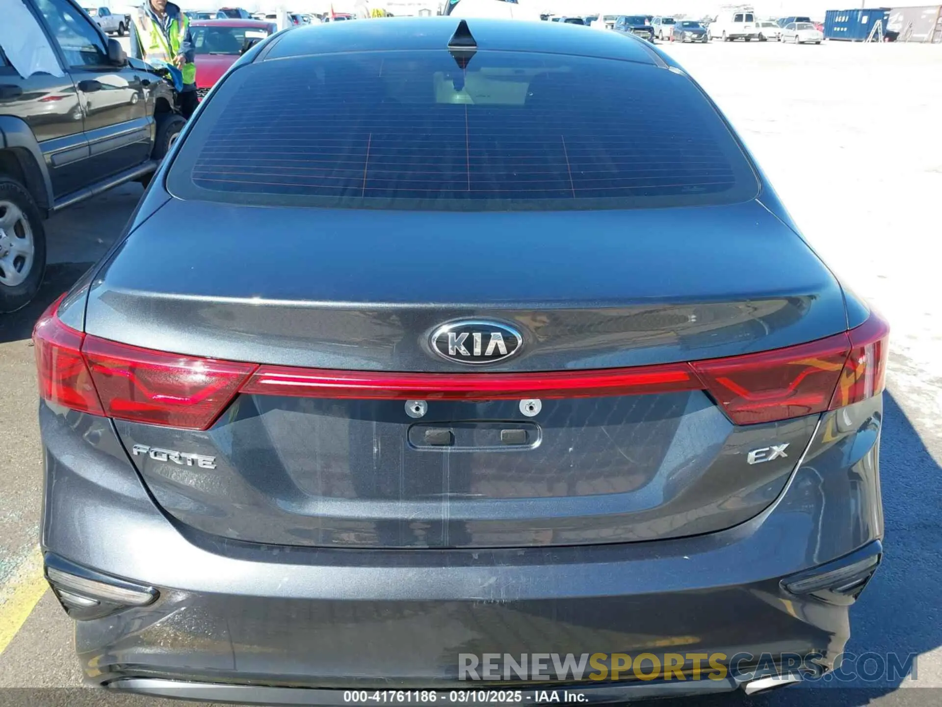 16 Photograph of a damaged car 3KPF54AD2LE152474 KIA FORTE 2020
