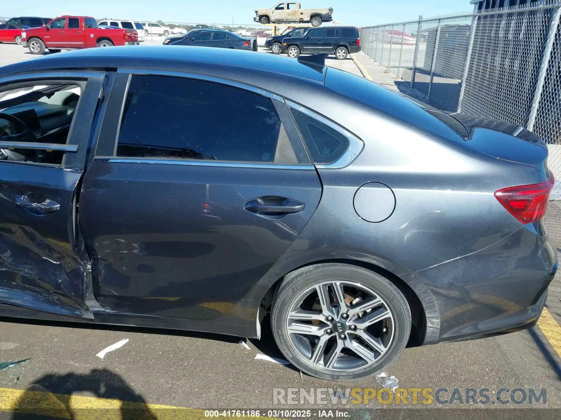 18 Photograph of a damaged car 3KPF54AD2LE152474 KIA FORTE 2020