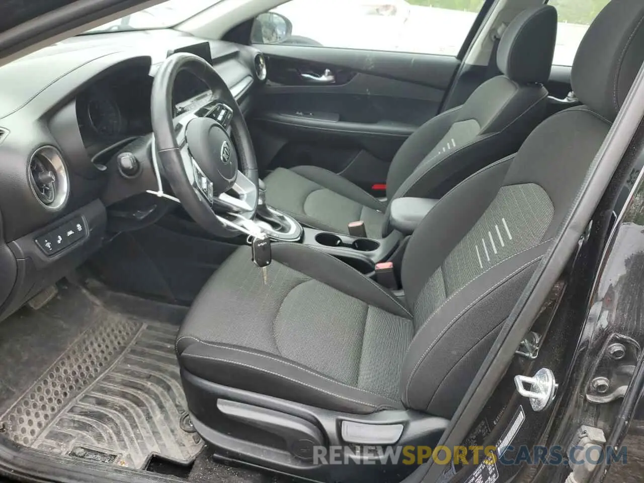 7 Фотография поврежденного автомобиля 3KPF54AD4LE181295 KIA FORTE 2020