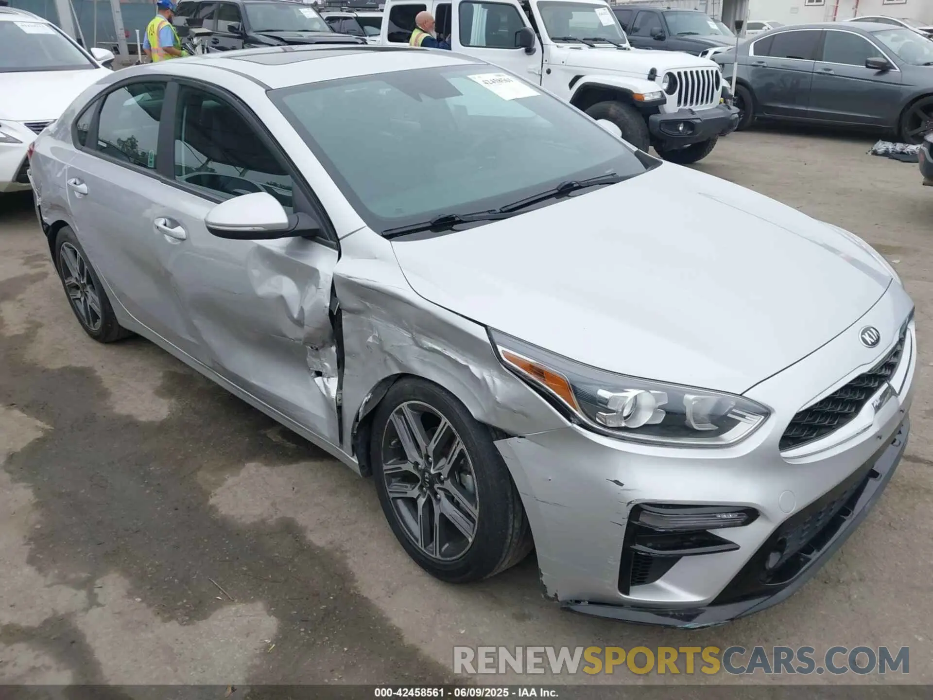 1 Photograph of a damaged car 3KPF54AD5LE212621 KIA FORTE 2020