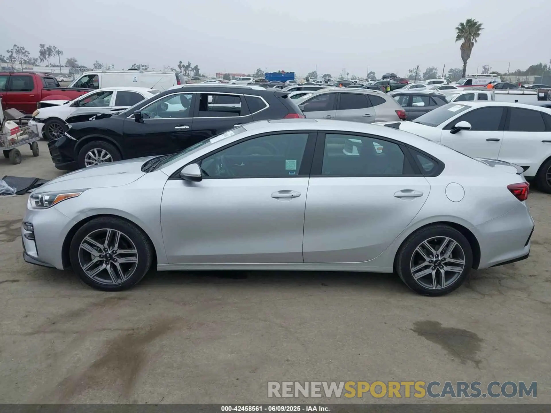 14 Photograph of a damaged car 3KPF54AD5LE212621 KIA FORTE 2020