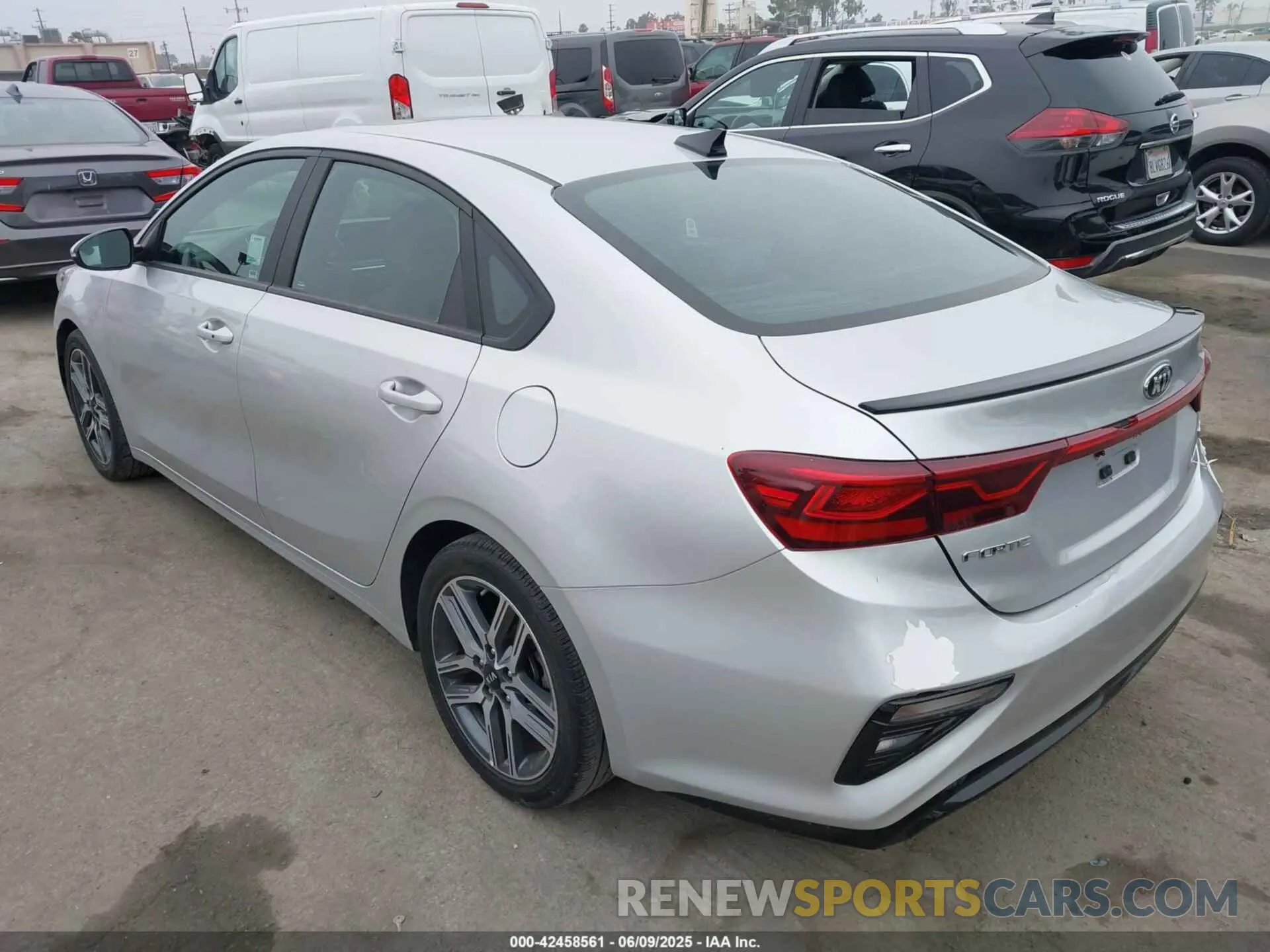 3 Photograph of a damaged car 3KPF54AD5LE212621 KIA FORTE 2020
