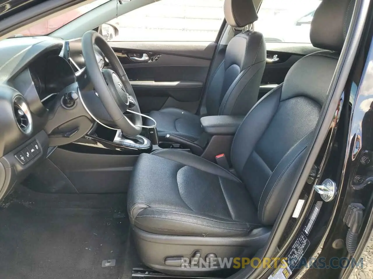 7 Photograph of a damaged car 3KPF54AD7LE154642 KIA FORTE 2020