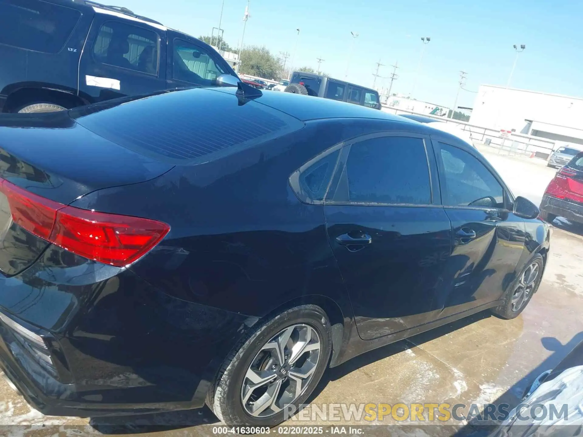 13 Photograph of a damaged car 3KPF24AD0ME267391 KIA FORTE 2021