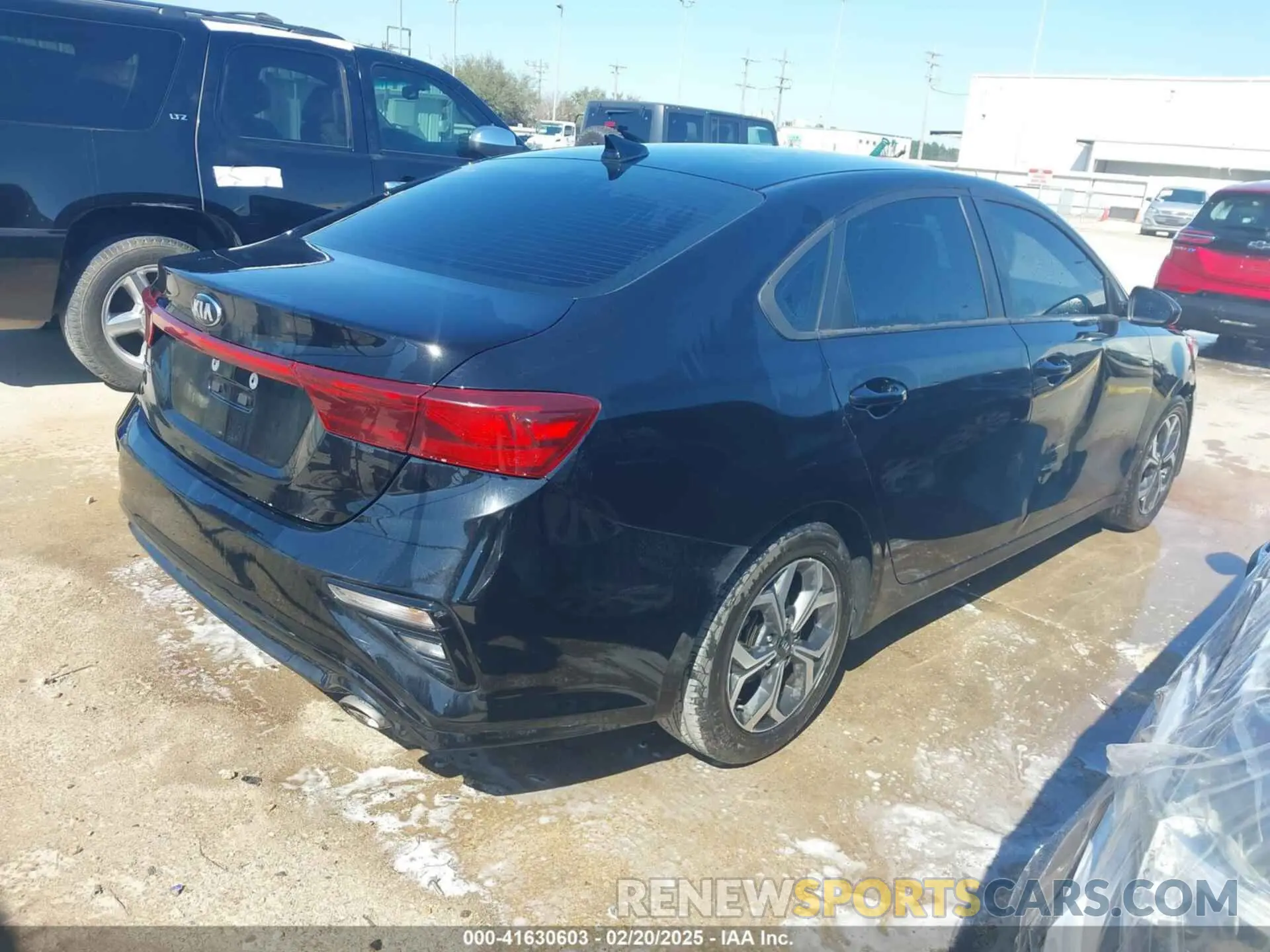4 Photograph of a damaged car 3KPF24AD0ME267391 KIA FORTE 2021