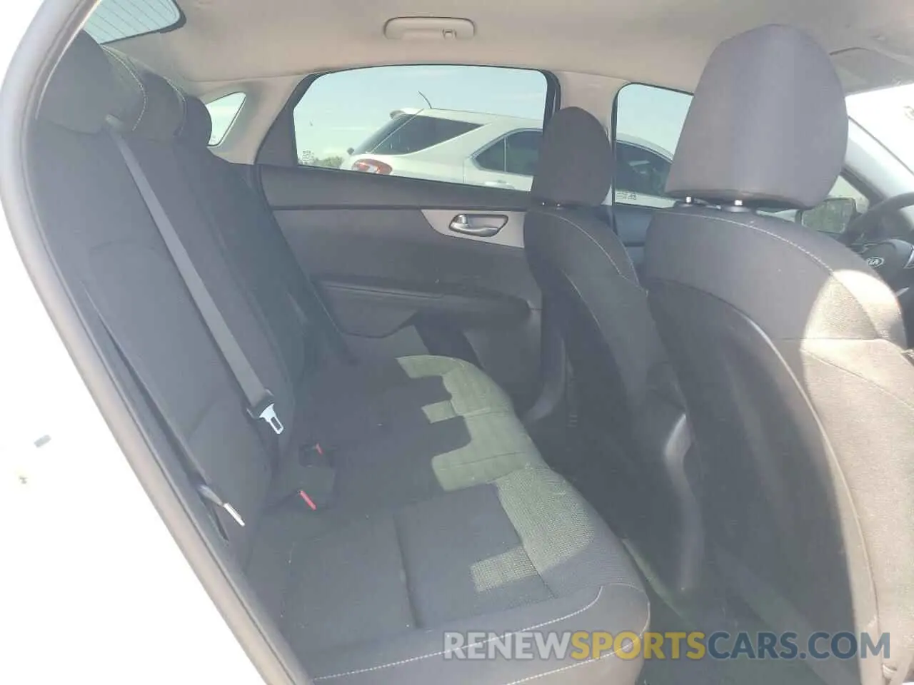 10 Фотография поврежденного автомобиля 3KPF24AD0ME282070 KIA FORTE 2021