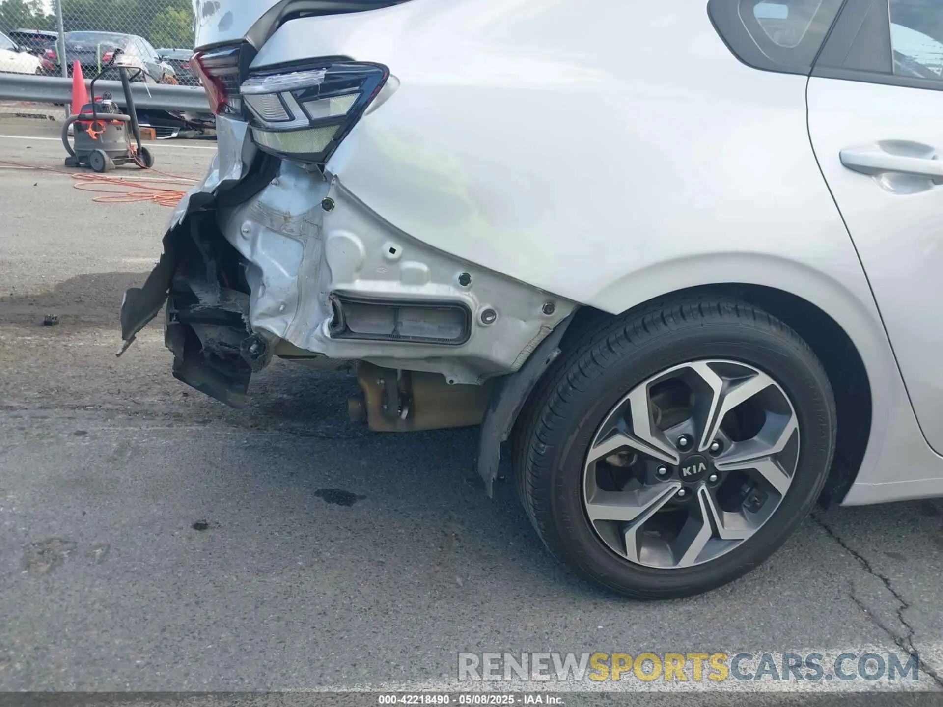 6 Photograph of a damaged car 3KPF24AD0ME290833 KIA FORTE 2021