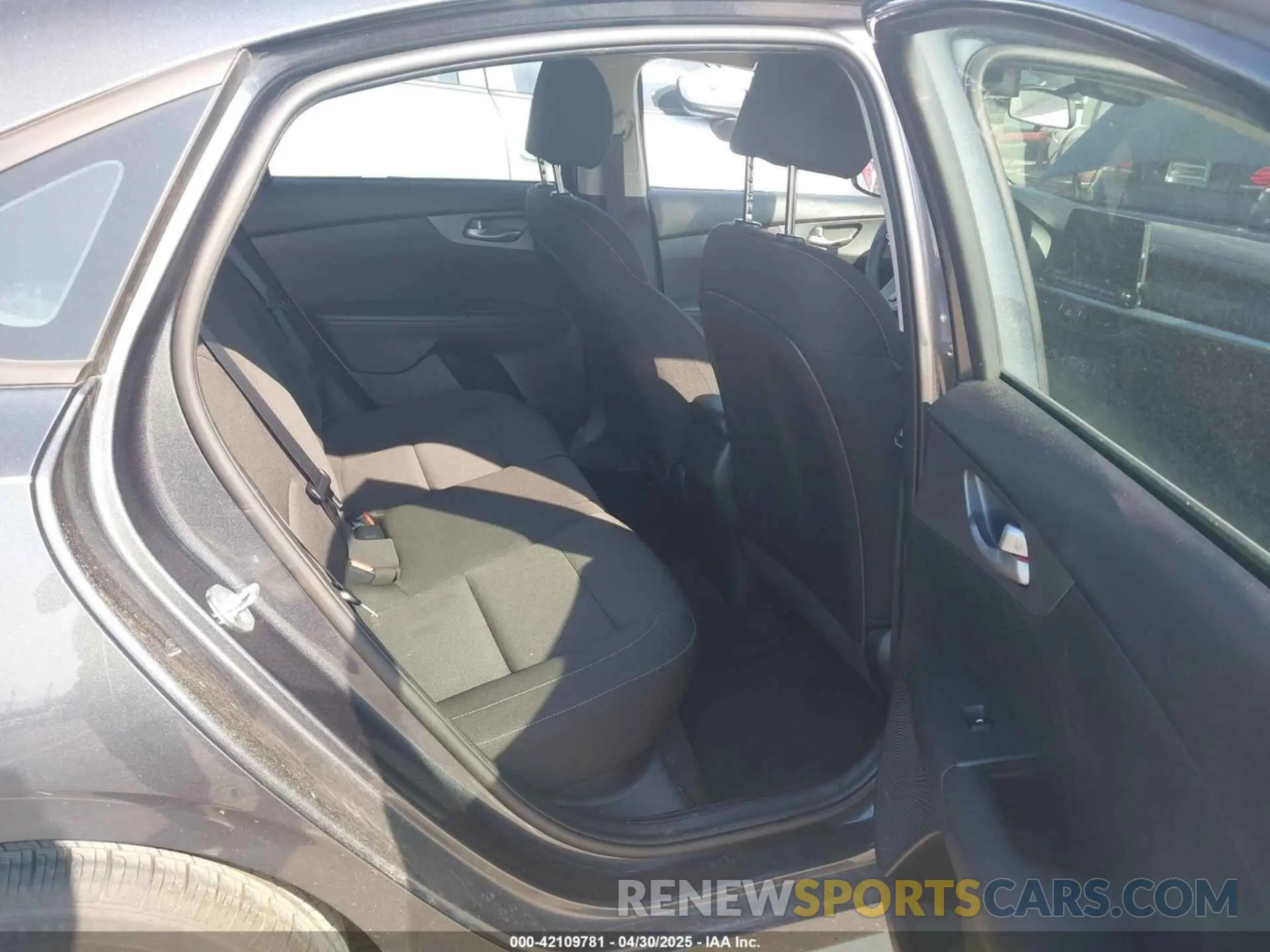 8 Фотография поврежденного автомобиля 3KPF24AD0ME322311 KIA FORTE 2021