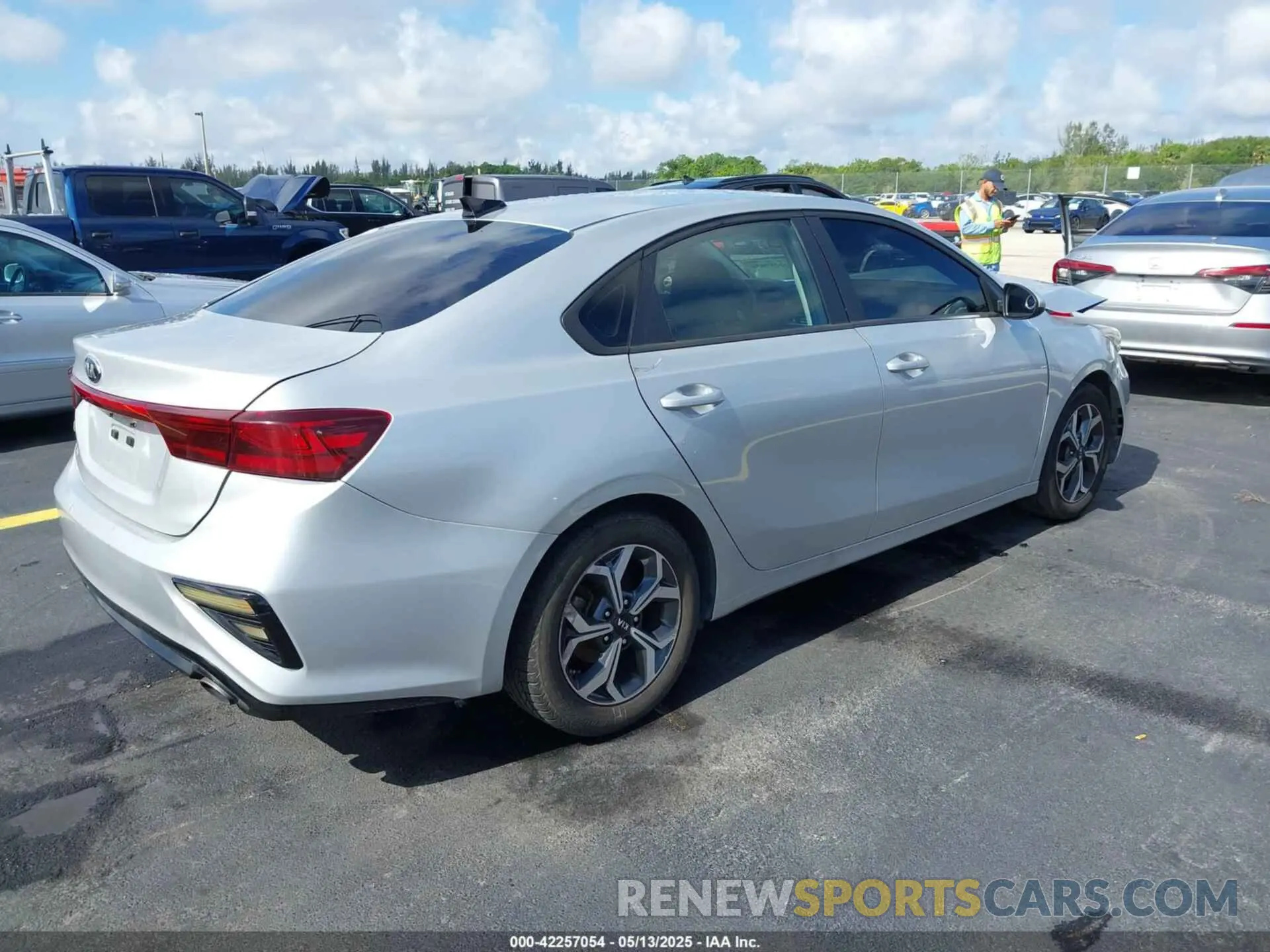 4 Фотография поврежденного автомобиля 3KPF24AD0ME334880 KIA FORTE 2021