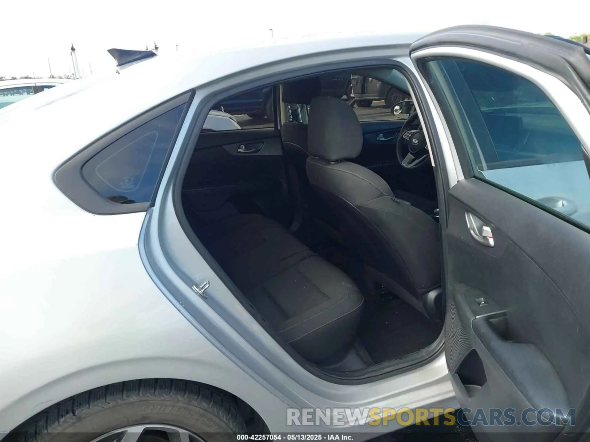 8 Фотография поврежденного автомобиля 3KPF24AD0ME334880 KIA FORTE 2021