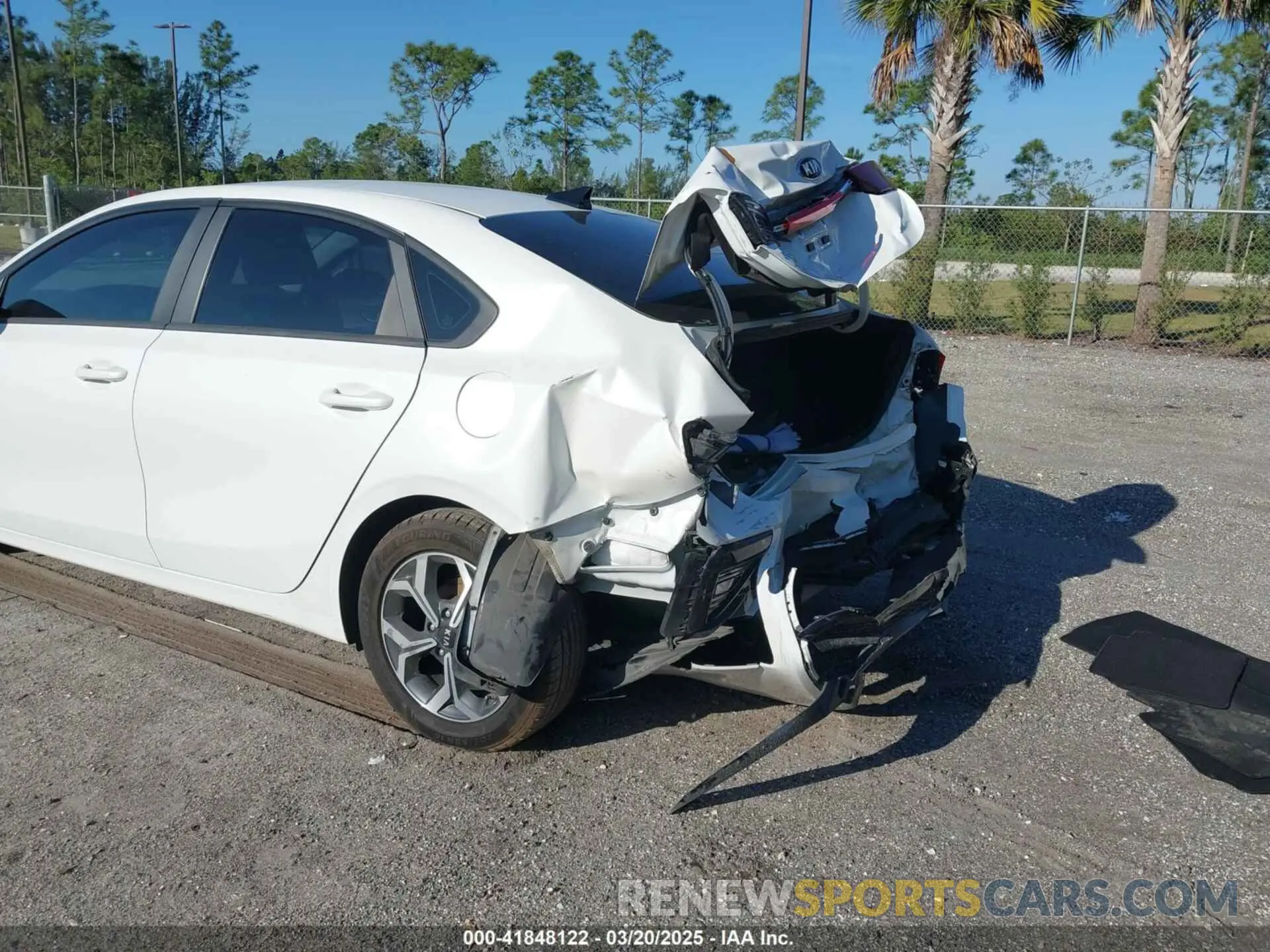 17 Photograph of a damaged car 3KPF24AD0ME344194 KIA FORTE 2021