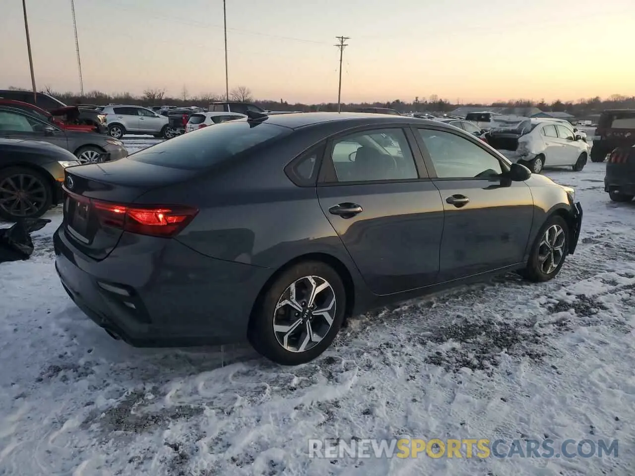 3 Фотография поврежденного автомобиля 3KPF24AD0ME404801 KIA FORTE 2021