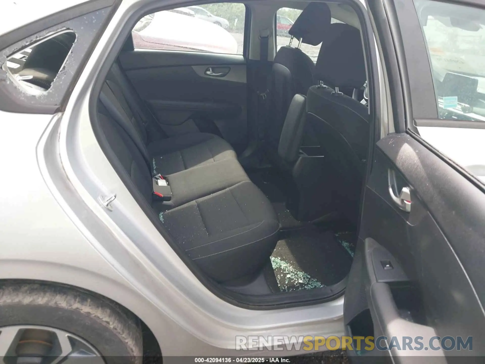 8 Photograph of a damaged car 3KPF24AD1ME290811 KIA FORTE 2021