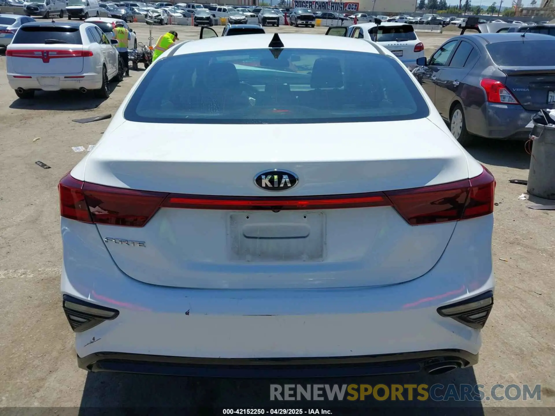 17 Photograph of a damaged car 3KPF24AD1ME309812 KIA FORTE 2021