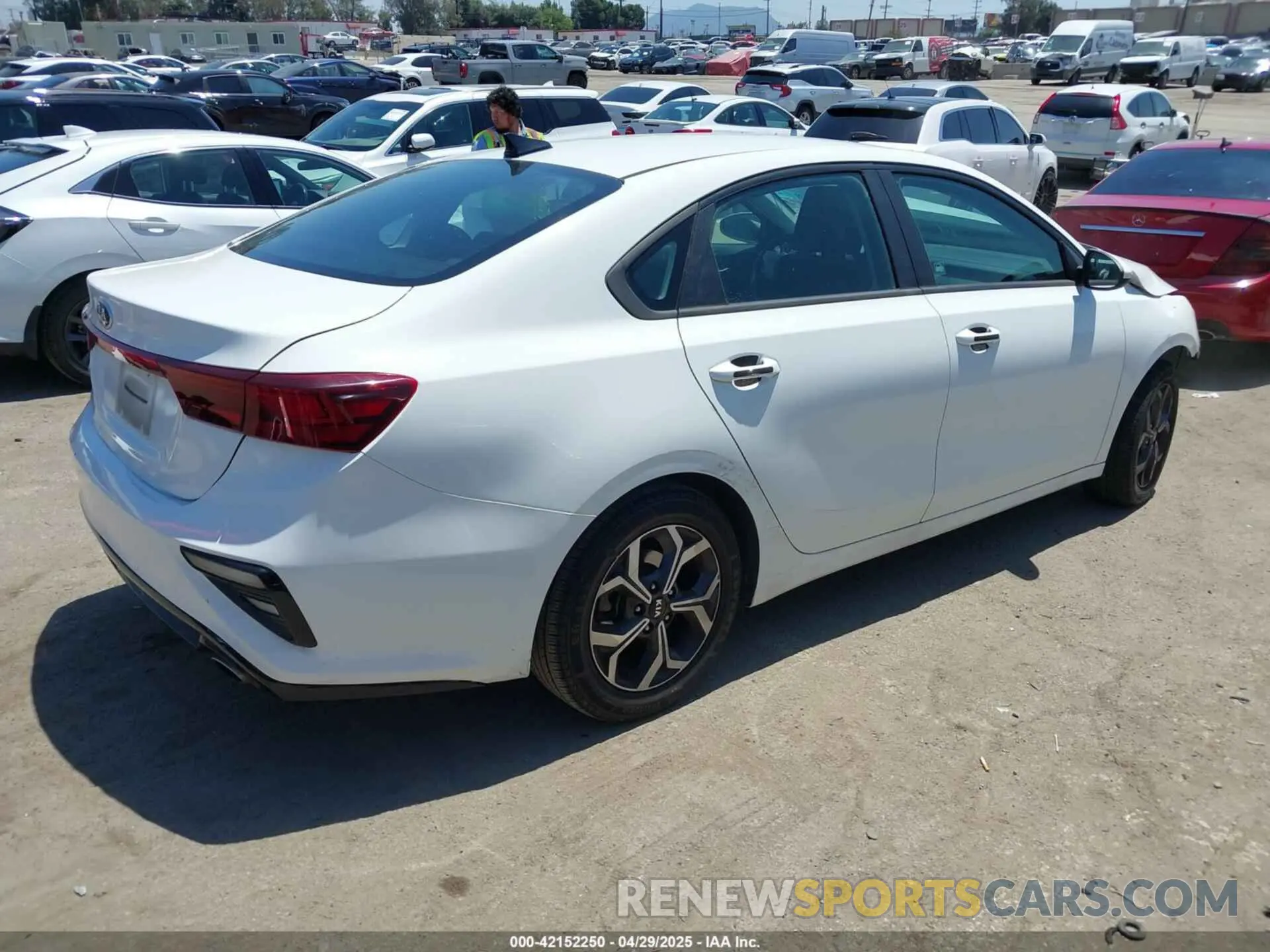 4 Photograph of a damaged car 3KPF24AD1ME309812 KIA FORTE 2021