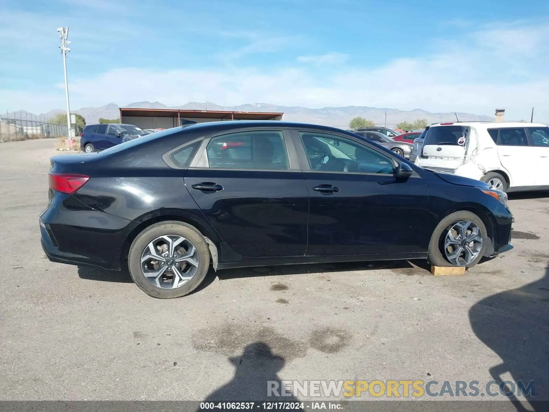 14 Photograph of a damaged car 3KPF24AD1ME335813 KIA FORTE 2021