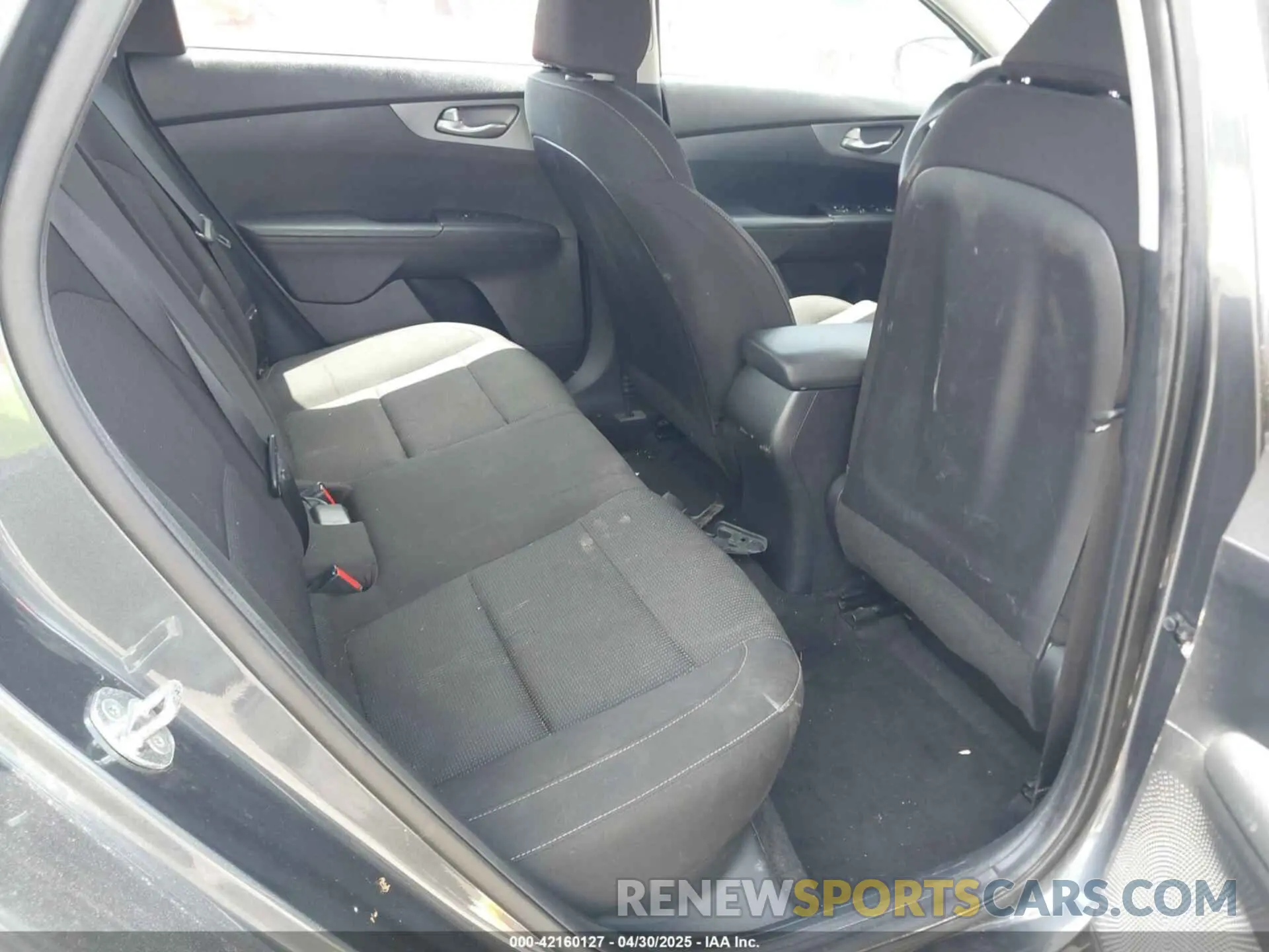 8 Фотография поврежденного автомобиля 3KPF24AD1ME353955 KIA FORTE 2021