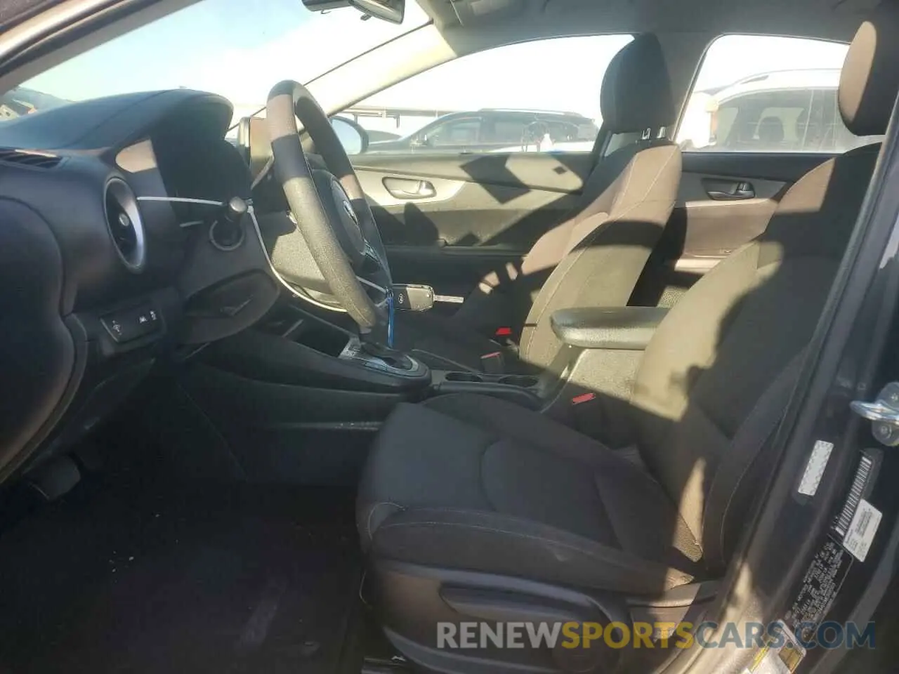 7 Фотография поврежденного автомобиля 3KPF24AD1ME368505 KIA FORTE 2021