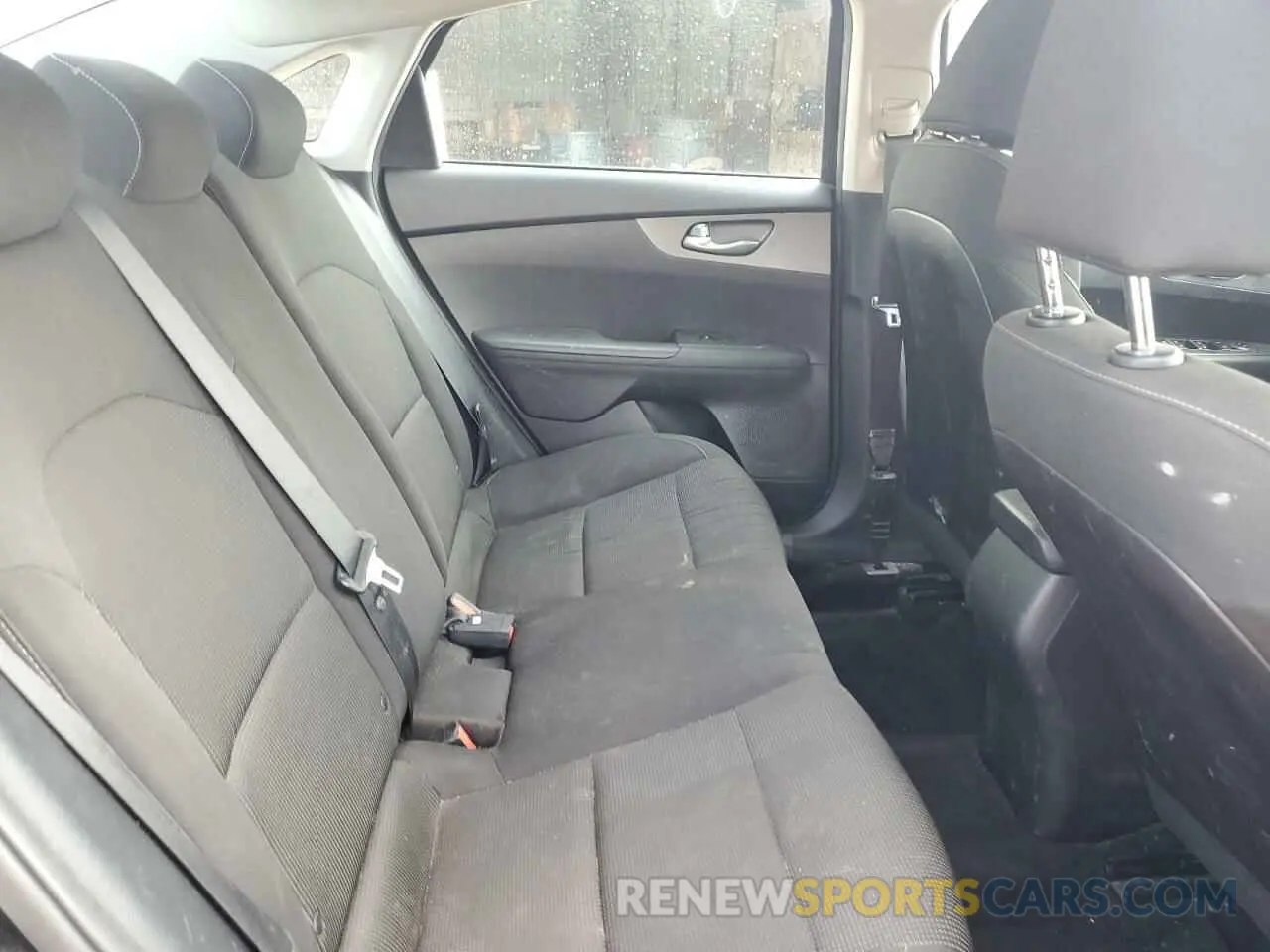 10 Фотография поврежденного автомобиля 3KPF24AD1ME384073 KIA FORTE 2021