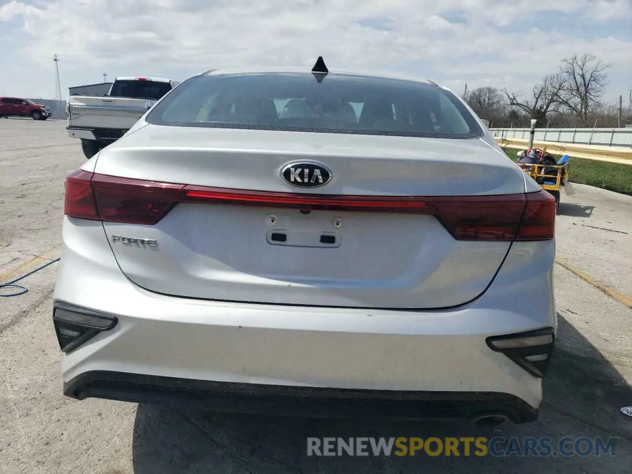 6 Фотография поврежденного автомобиля 3KPF24AD2ME297122 KIA FORTE 2021