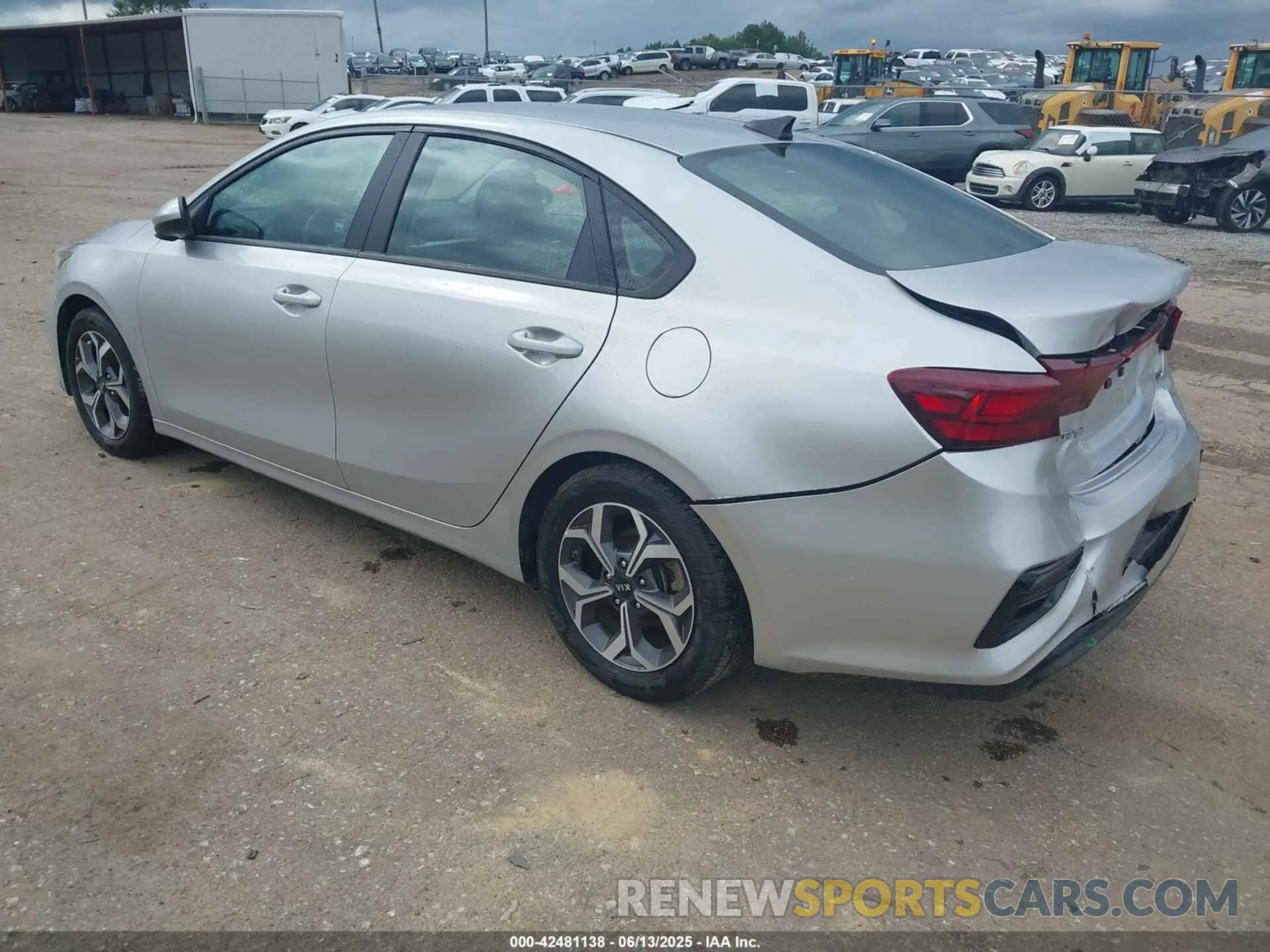 3 Фотография поврежденного автомобиля 3KPF24AD2ME335173 KIA FORTE 2021