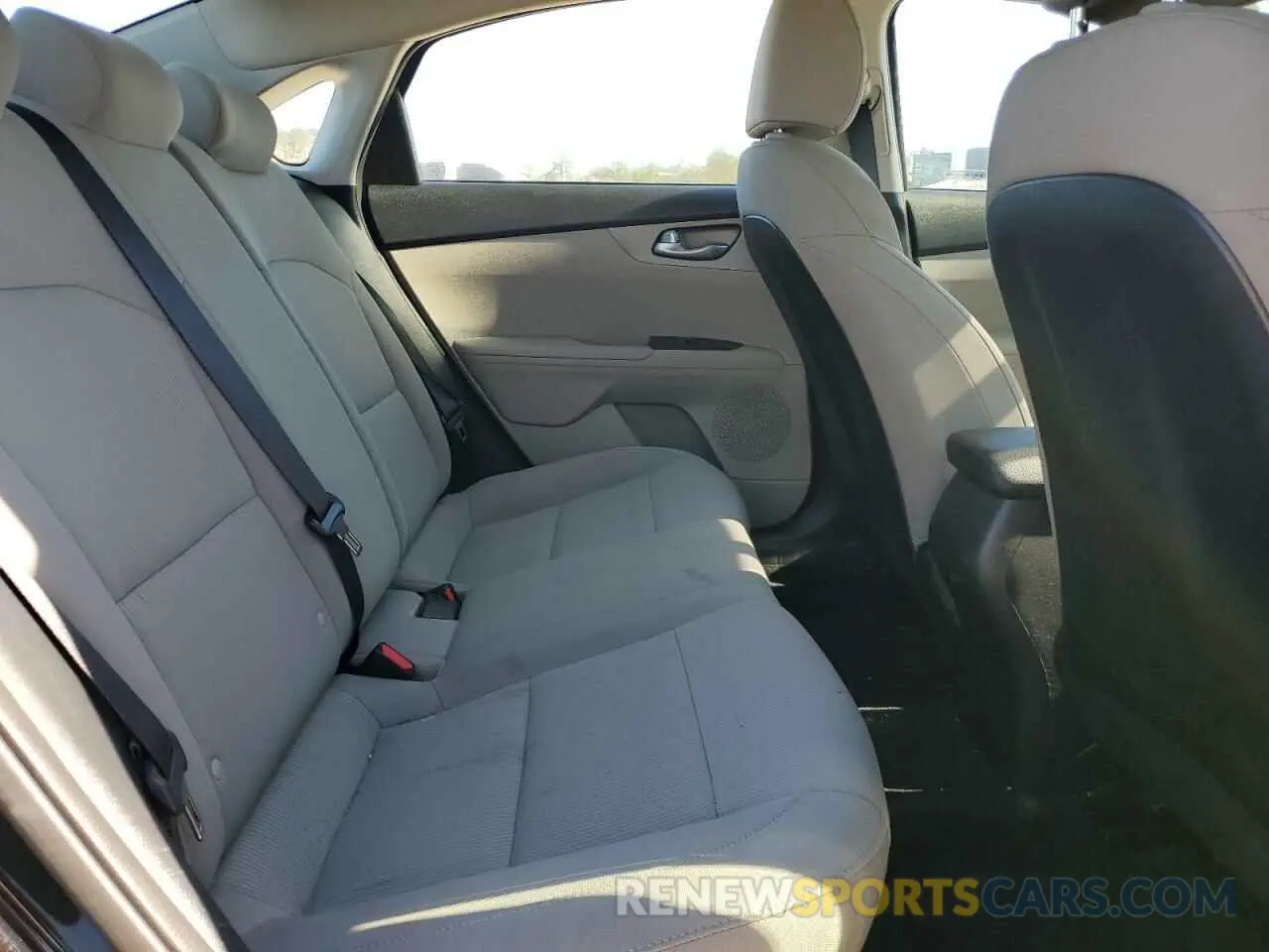 10 Фотография поврежденного автомобиля 3KPF24AD2ME382929 KIA FORTE 2021