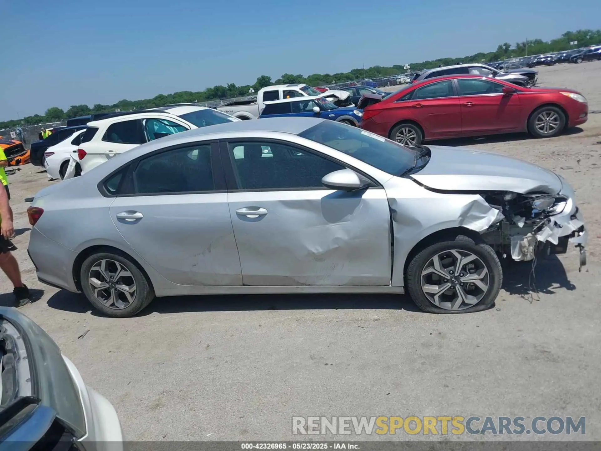 14 Photograph of a damaged car 3KPF24AD2ME383398 KIA FORTE 2021