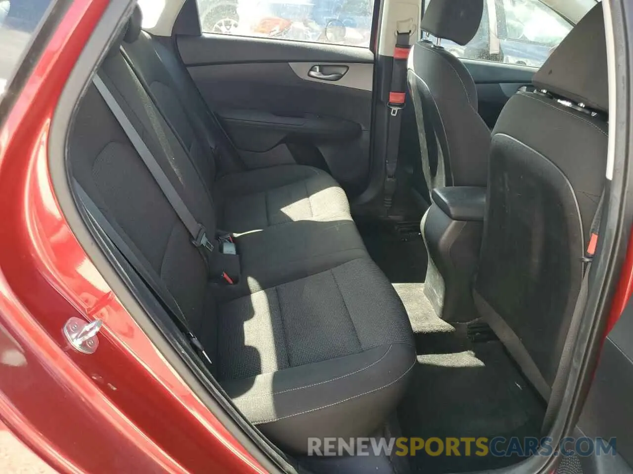 10 Фотография поврежденного автомобиля 3KPF24AD2ME383594 KIA FORTE 2021