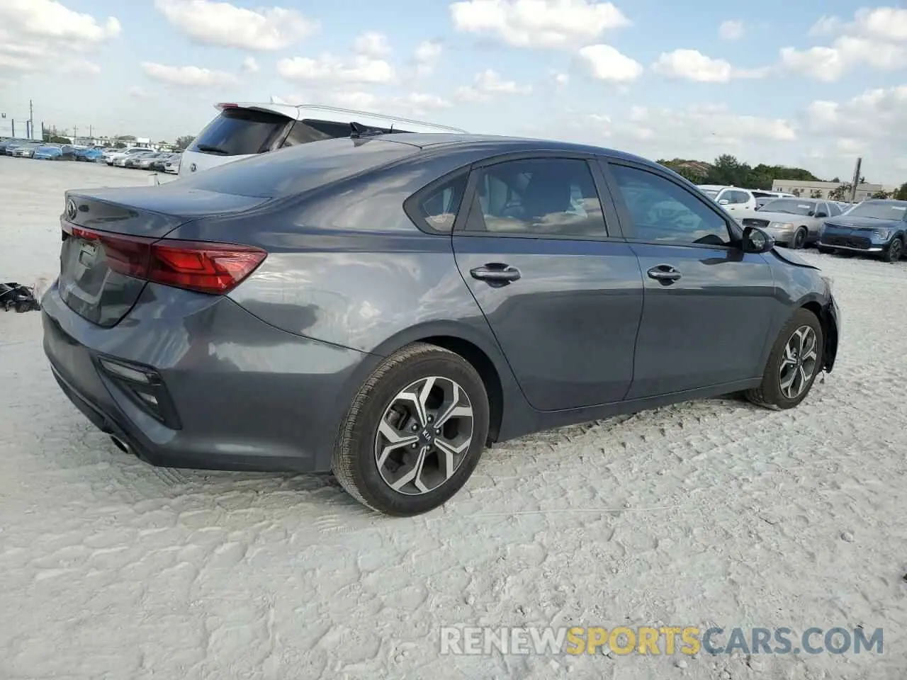 3 Фотография поврежденного автомобиля 3KPF24AD2ME395518 KIA FORTE 2021
