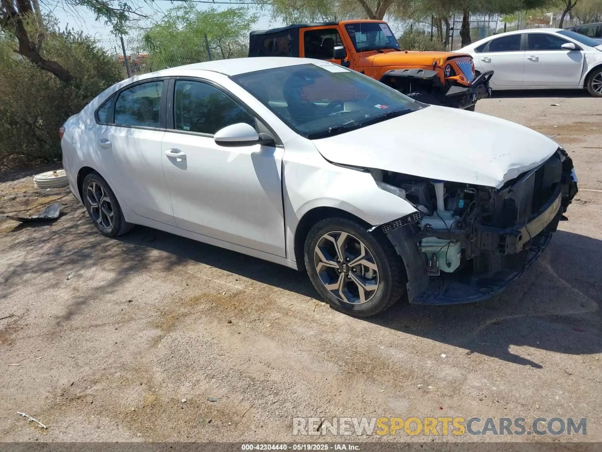 1 Photograph of a damaged car 3KPF24AD3ME305423 KIA FORTE 2021