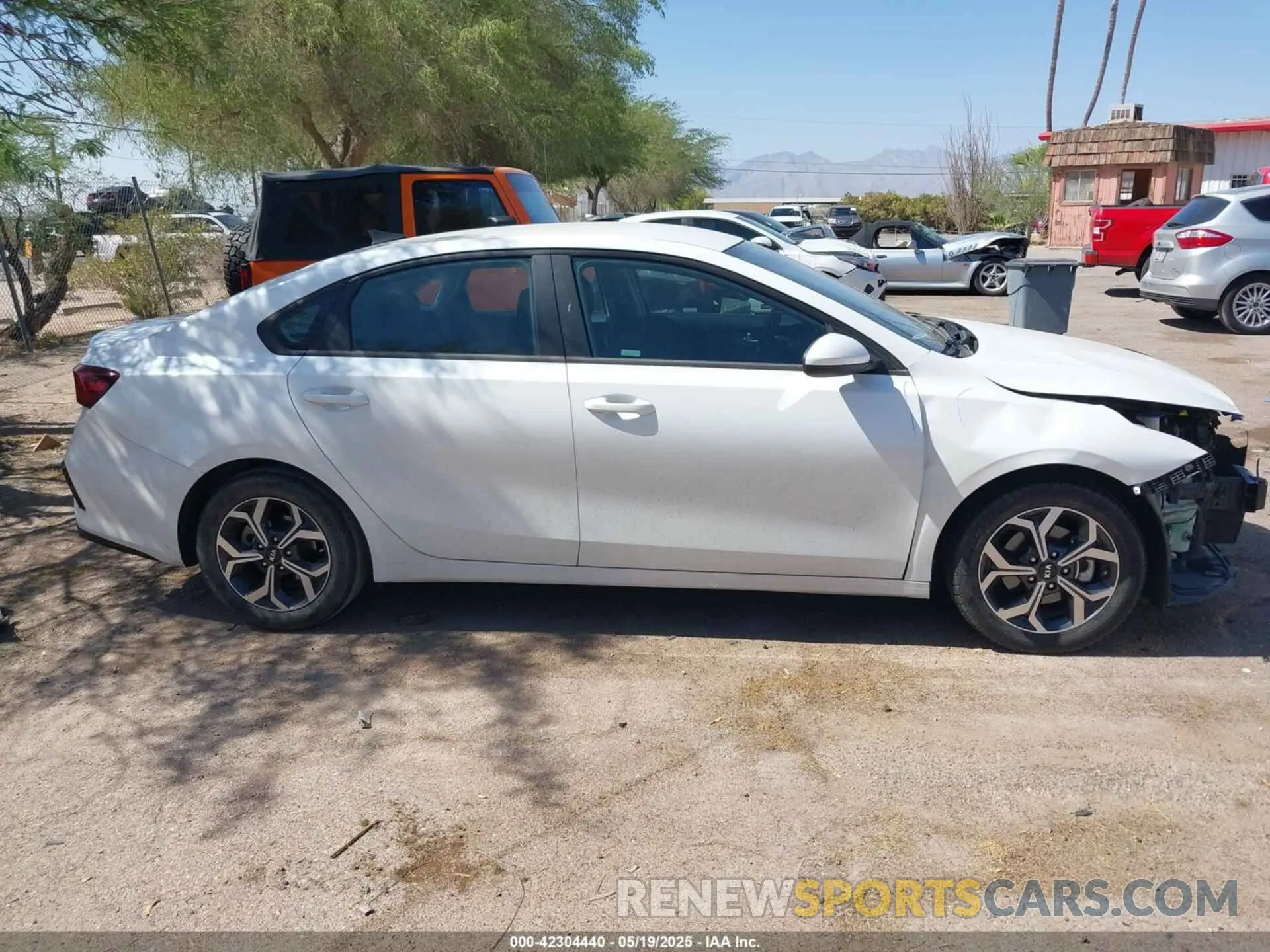 12 Photograph of a damaged car 3KPF24AD3ME305423 KIA FORTE 2021