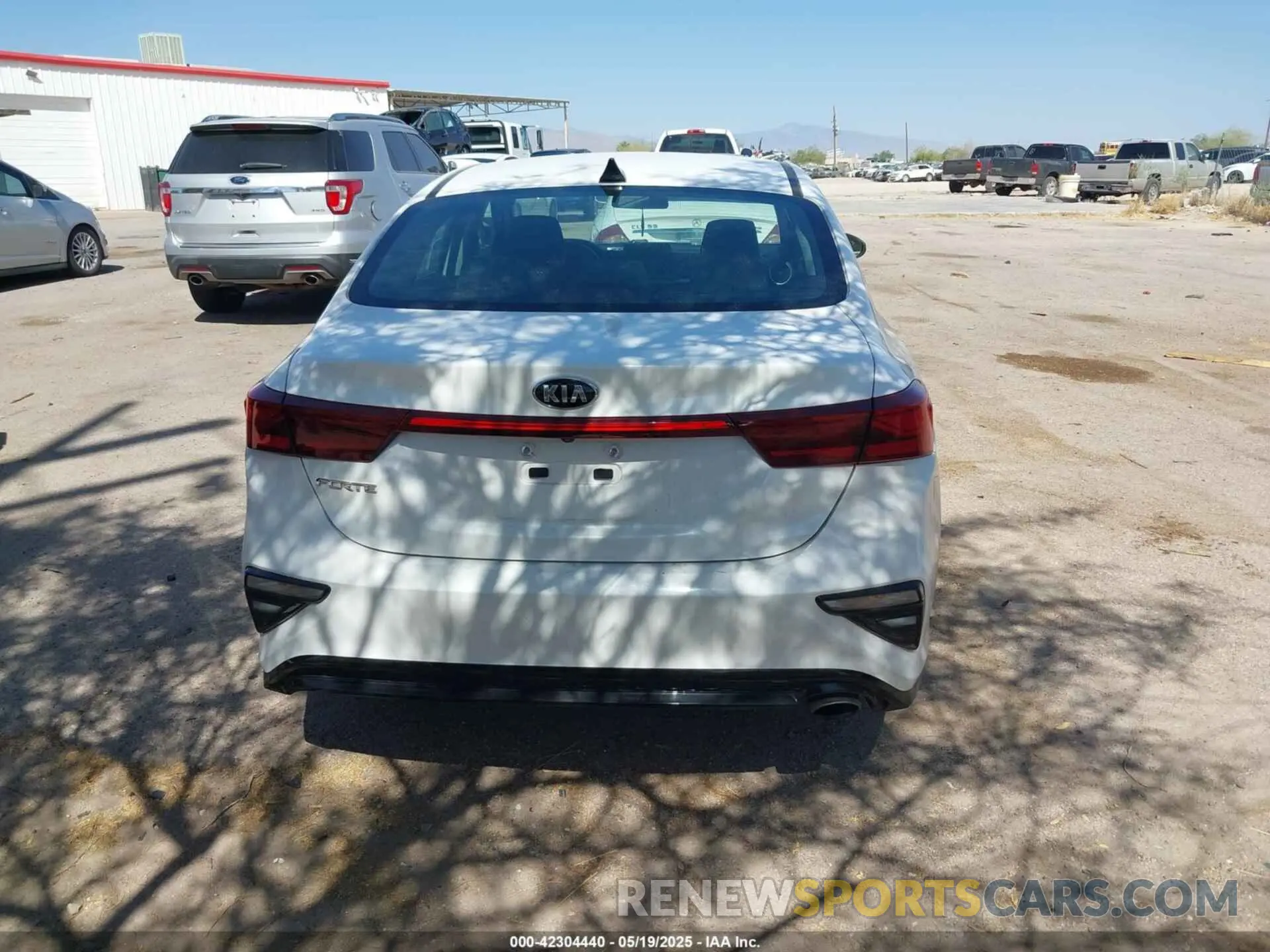 15 Photograph of a damaged car 3KPF24AD3ME305423 KIA FORTE 2021